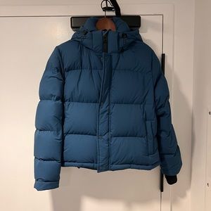 Aritzia blue Super Puff Shorty, size Medium